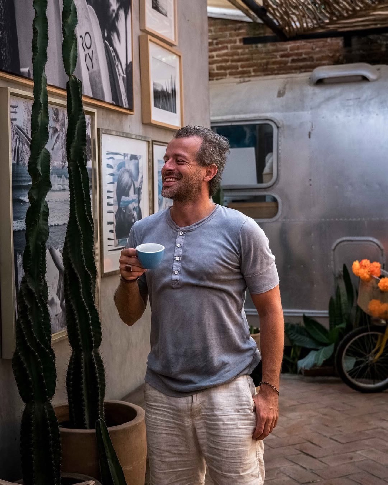 Krzysztof Piatkowski with coffee — off-set